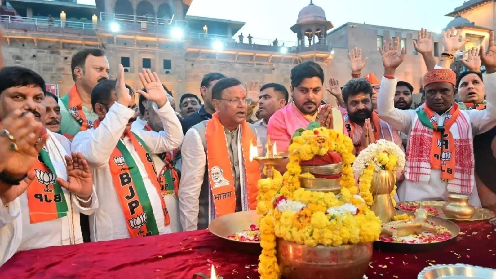 विशेष संकल्प: बचेली में 329 दीप जलाकर विकसित भारत का संकल्प लिया गया