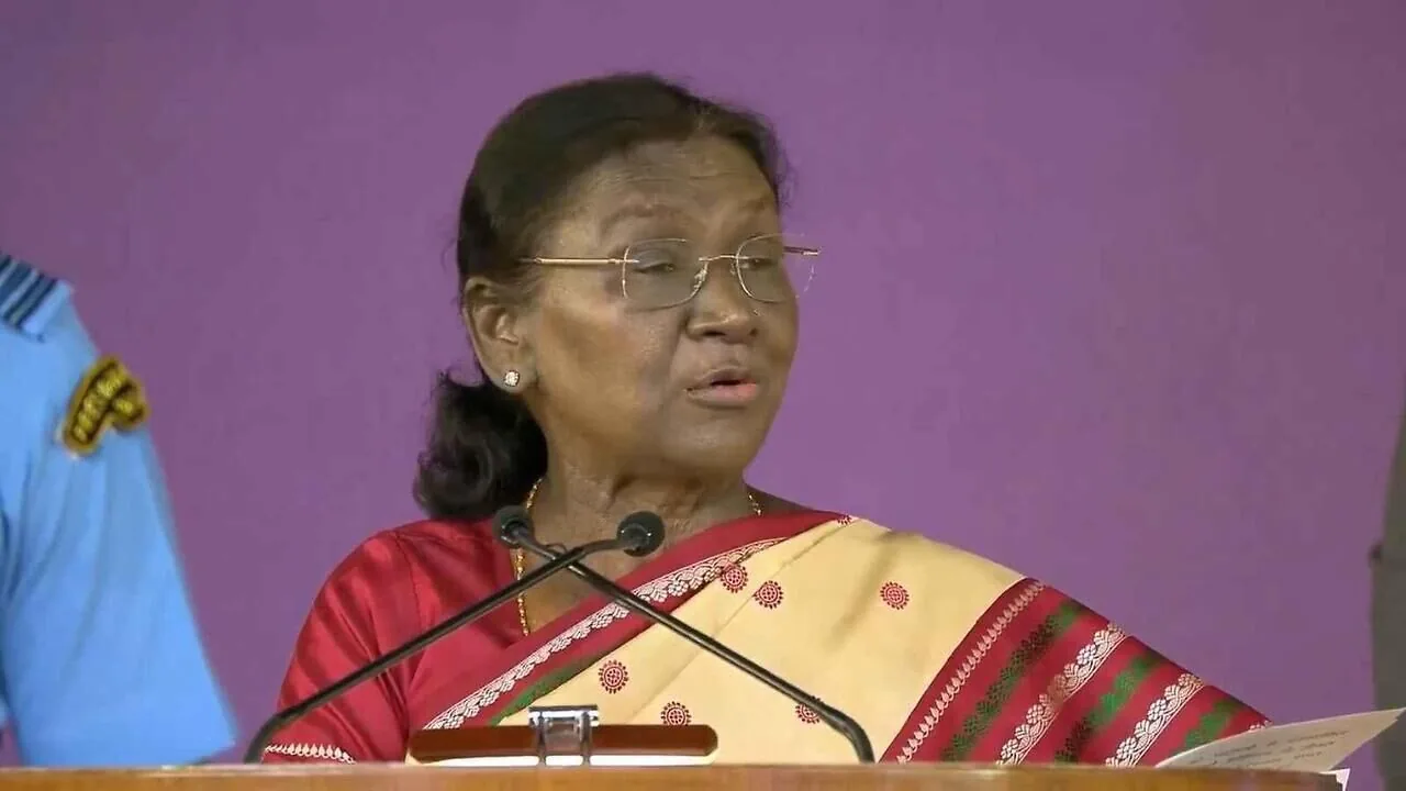स्वास्थ्य की हिदायत: राष्ट्रपति मुर्मू की फिल्मी सितारों से हानिकारक उत्पादों का विज्ञापन न करने की अपील
