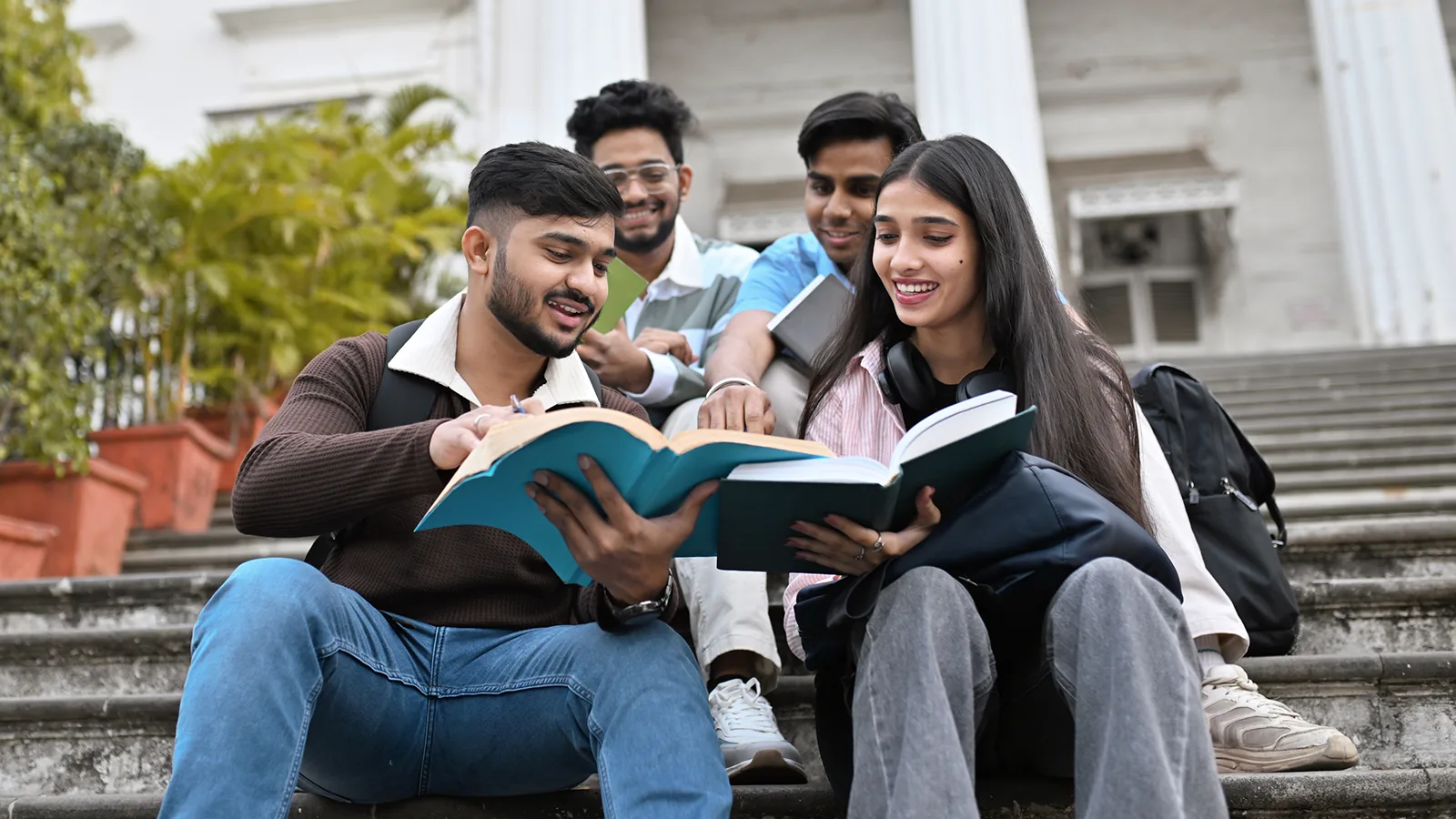 बदला शिक्षा का रुझान: पिछले 5 सालों में एमबीबीएस सीटों में 44 प्रतिशत की बढ़ोतरी जबकि आईआईटी में केवल 13 प्रतिशत का इजाफा