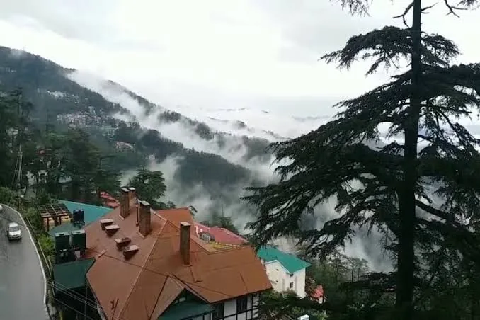 मौसम अपडेट: अगले 48 घंटे हिमाचल प्रदेश में भारी बारिश के आसार, 18 सितंबर से कमजोर पड़ेगा मानसून