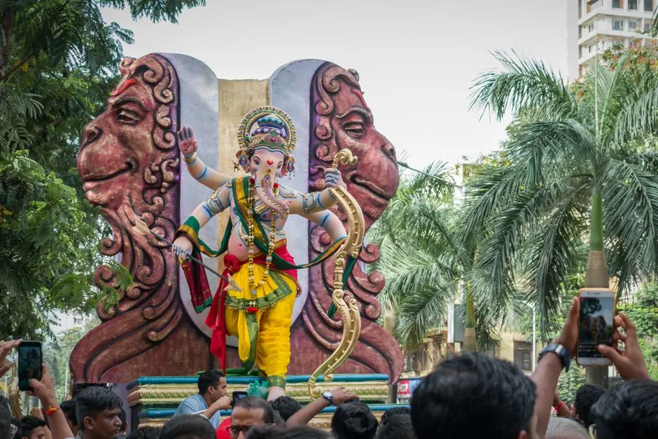 बड़ी दुर्घटना: मुंबई के लालबागचा राजा पंडाल के पास बुजुर्ग की अचानक मौत