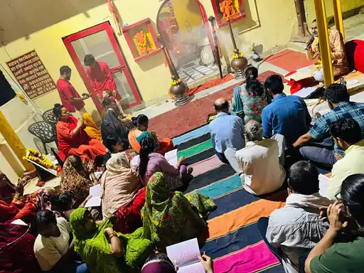 धार्मिक आयोजन: आगरा के हनुमान मंदिर में गूंजा संगीतमय सुंदरकांड का पाठ