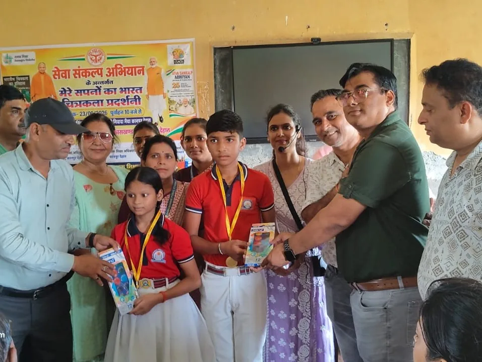 सपनों का भारत: कानपुर में छात्र-छात्राओं ने रंगों और शब्दों से उकेरी अपनी कल्पना