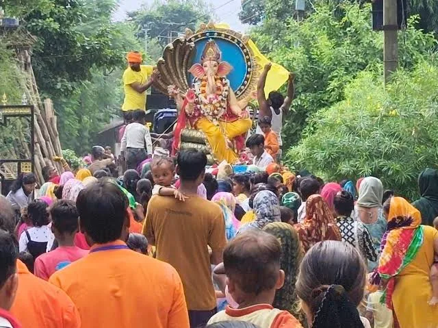 गणेश विसर्जन यात्रा: बाराबंकी में कल्यानी नदी घाट पर शांतिपूर्ण तरीके से संपन्न हुआ प्रतिमाओं का विसर्जन
