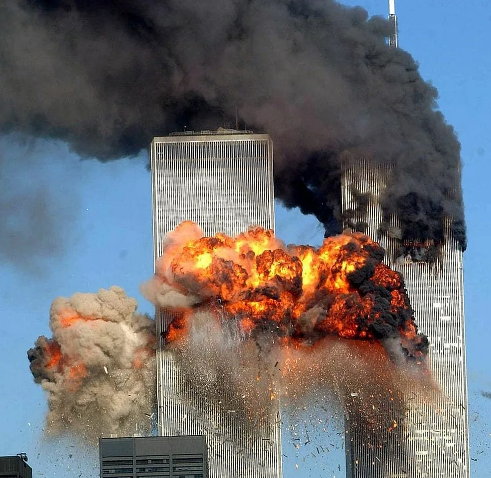खौफनाक मंजर: 9/11 आतंकी हमले की उस दर्दनाक तस्वीर ने पूरी दुनिया को हिलाकर रख दिया