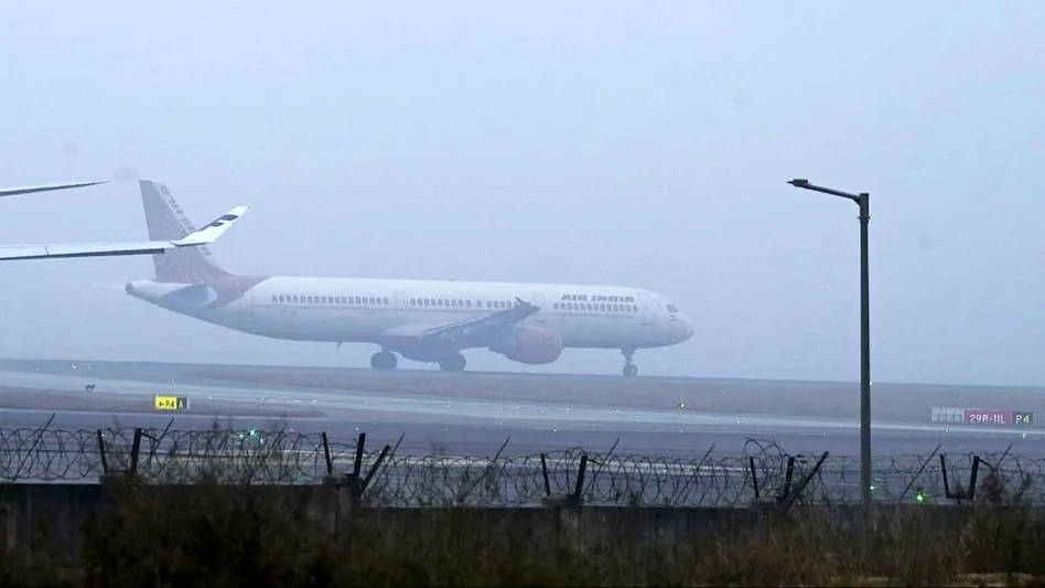 आसमान में संकट: रांची नहीं उतर सके 3 प्लेन, लखनऊ और कोलकाता में लैंडिंग