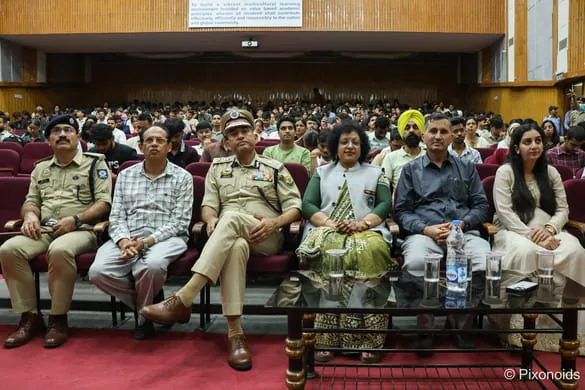 नशे पर प्रहार: तकनीक को हथियार बनाकर पुलिस के मददगार बनें विद्यार्थी