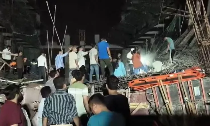 बड़ा हादसा: अहमदाबाद में दो मंजिला मकान गिरने से महिला की मौत, तीन अन्य घायल