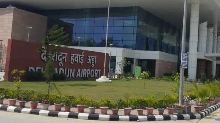 खराब मौसम का असर: देहरादून एयरपोर्ट पर लगातार बारिश के कारण उड़ानें प्रभावित