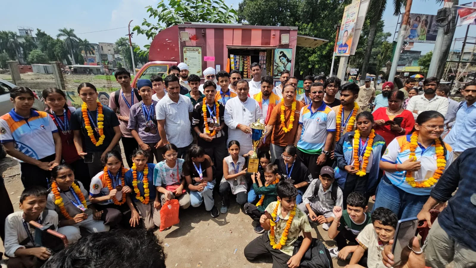 शानदार जीत: नेशनल वोविनाम चैंपियनशिप में 28 स्वर्ण सहित 71 पदक जीतकर लौटी टीम का भव्य स्वागत