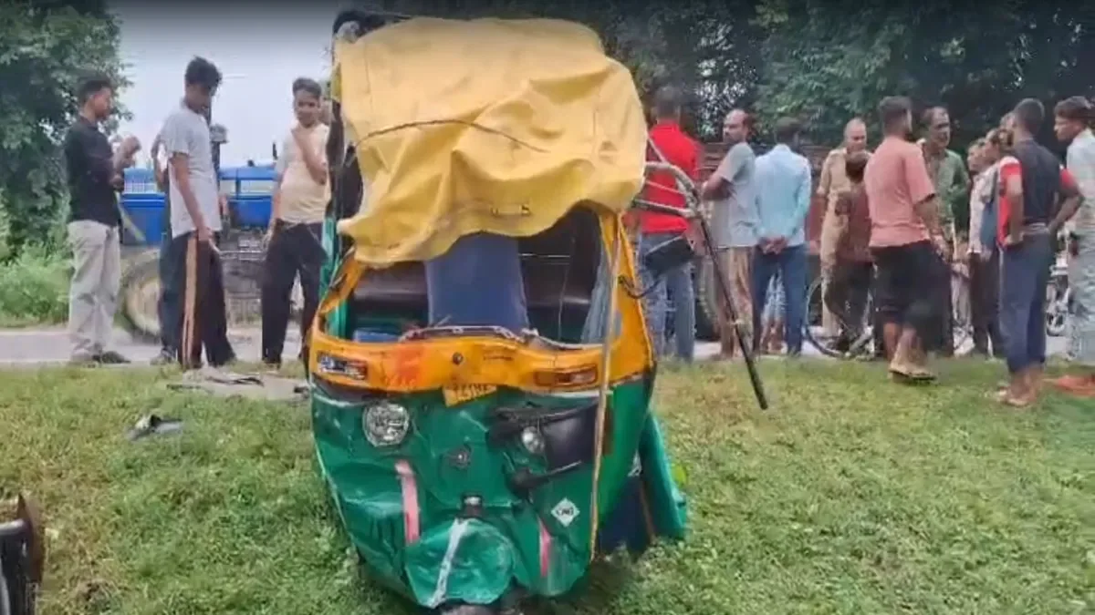 भीषण हादसा: संभल में ऑटो और डंपर की जबरदस्त टक्कर में दो बच्चों समेत पांच लोगों की मौत
