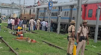 बड़ा ट्रेन हादसा: आरा के पास पटरी से उतरी महानंदा एक्सप्रेस, मचा हड़कंप
