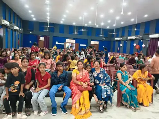 लातेहार में खेलकूद: बच्चों ने खेल प्रतियोगिता और महिलाओं ने कुर्सी रेस में दिखाया कौशल