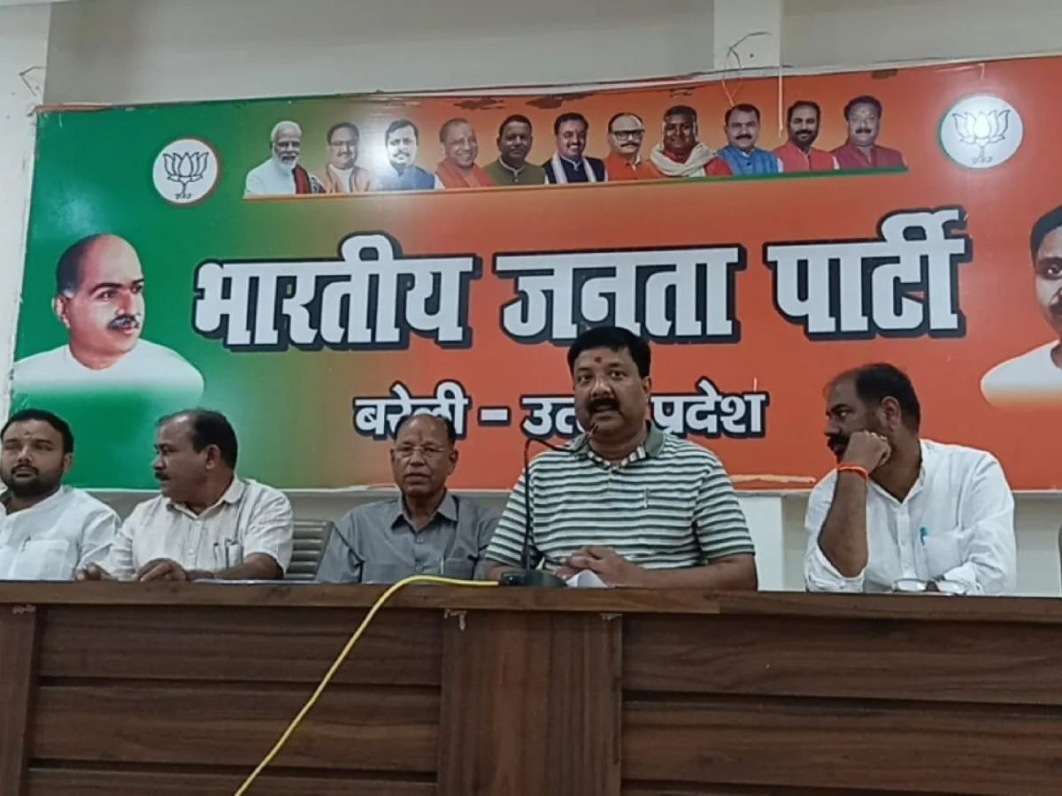 राजनीतिक सफर का मंचन: स्वार में नुक्कड़ नाटक के जरिए प्रधानमंत्री मोदी की जीवनी का प्रदर्शन