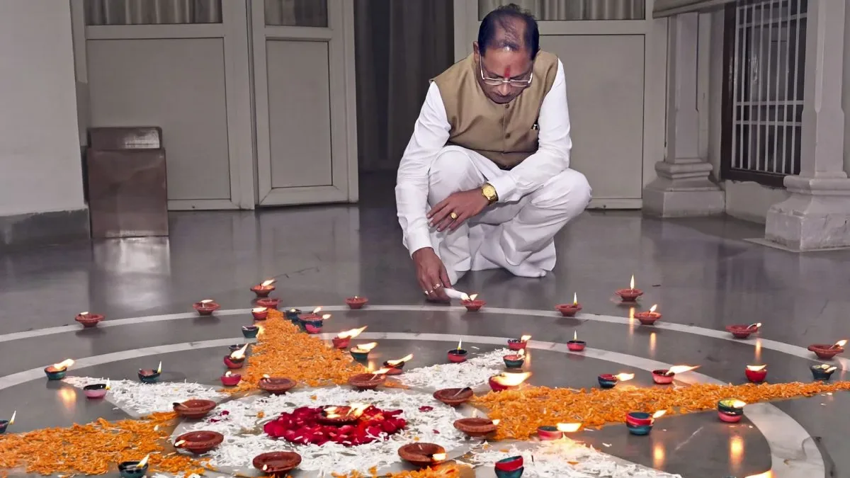 ऐतिहासिक उपलब्धि: डेढ़ करोड़ दीपों की रोशनी से जगमगाया छत्तीसगढ़, गोल्डन बुक ऑफ वर्ल्ड रिकॉर्ड्स में दर्ज हुआ आशीर्वाद का दीया