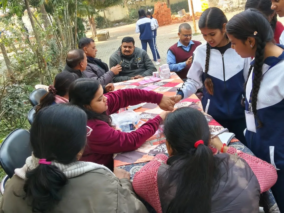 स्वास्थ्य अभियान: गोरखपुर के कस्तूरबा गांधी आवासीय बालिका विद्यालय में 120 छात्राओं की स्वास्थ्य जांच संपन्न