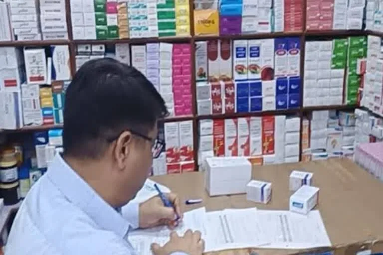 औषधि व्यापार बैठक: गोरखपुर में दवा कारोबारियों की समस्याओं पर औषधि आयुक्त के साथ अहम चर्चा