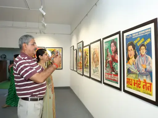 भारतीय सिनेमा का सफर: अलीगंज कला स्रोत आर्ट गैलरी में बायस्कोप-2 प्रदर्शनी का आयोजन