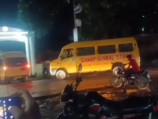 वाहन जांच अभियान: लखनऊ के इटौंजा क्षेत्र में बिना फिटनेस दौड़ रही 13 बसें सीज