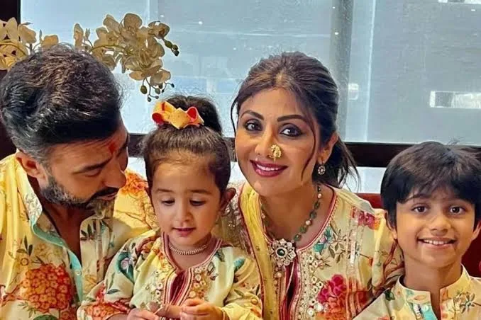 गणेशोत्सव की धूम: शिल्पा शेट्टी और सुनीता आहूजा समेत कई सितारों के घर विराजे बप्पा