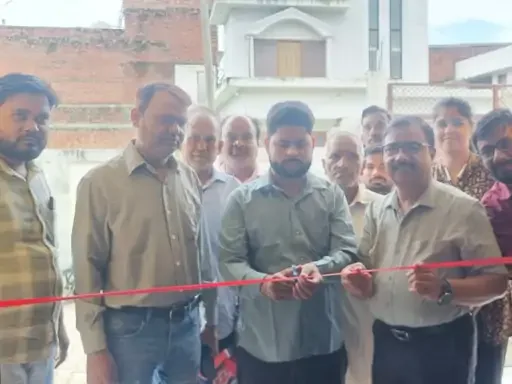 स्वास्थ्य मुहिम: रामपुर में आयुर्वेद जागरूकता शिविर के जरिए ग्रामीणों को मिले स्वस्थ जीवनशैली के गुर