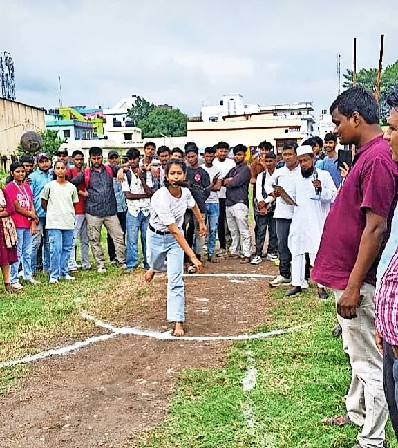 खेलकूद प्रतियोगिता का शुभारंभ: आरएनआर कॉलेज में छात्र-छात्राओं ने दिखाया बेहतरीन कौशल