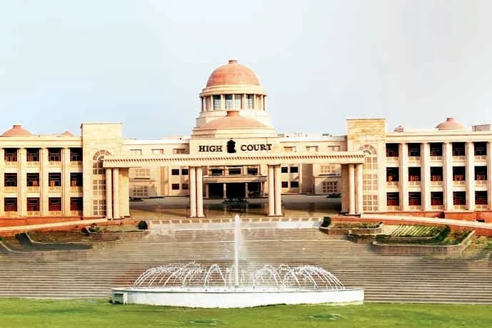 गोमतीनगर राहत: हाईकोर्ट ने 16 पटरी दुकानदारों को दी कानूनी सुरक्षा