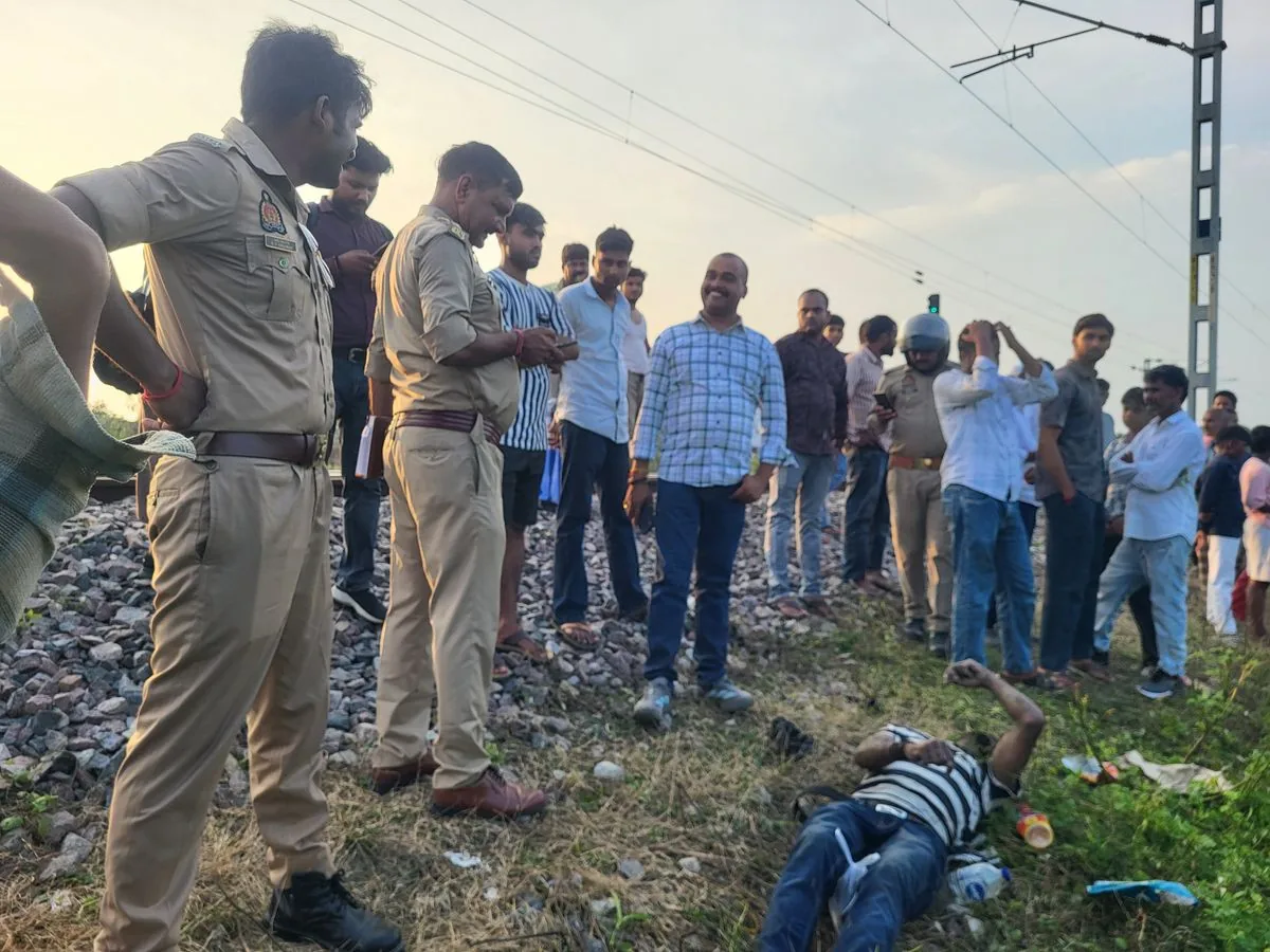 दर्दनाक हादसा: जौनपुर में ट्रेन से गिरकर युवक की मौत, जेब से मिला अहमदाबाद-वाराणसी का टिकट और आधार कार्ड