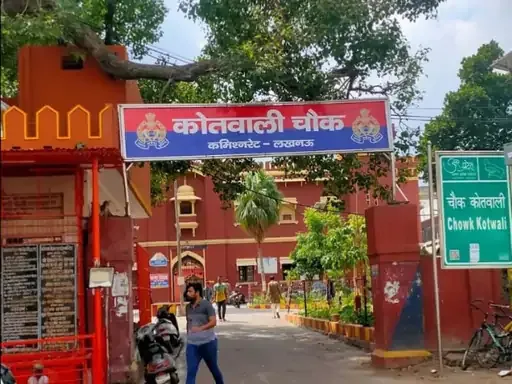 कारोबारी को धमकी: माल वापसी के विवाद में लखनऊ में कार्यालय पर हंगामा और तोड़फोड़, एफआईआर दर्ज