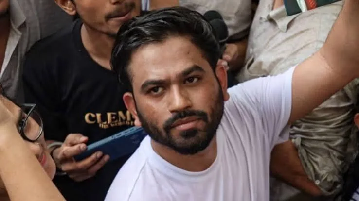 राजनीतिक घमासान: अभिजीत दीपके और सोशल मीडिया इन्फ्लुएंसर्स के बीच तीखी बहस