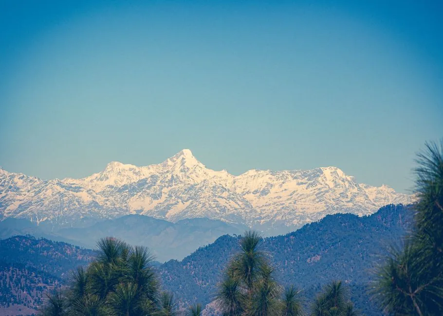 मौसम में बदलाव: उत्तराखंड के पर्वतीय जिलों में बारिश और बर्फबारी का येलो अलर्ट जारी