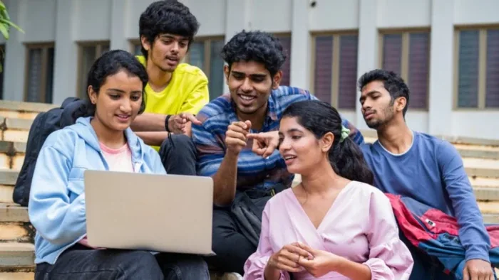 अकेलापन और अलगाव: हर तीसरा छात्र खुद को उच्च शिक्षण संस्थानों में मानता है बाहरी
