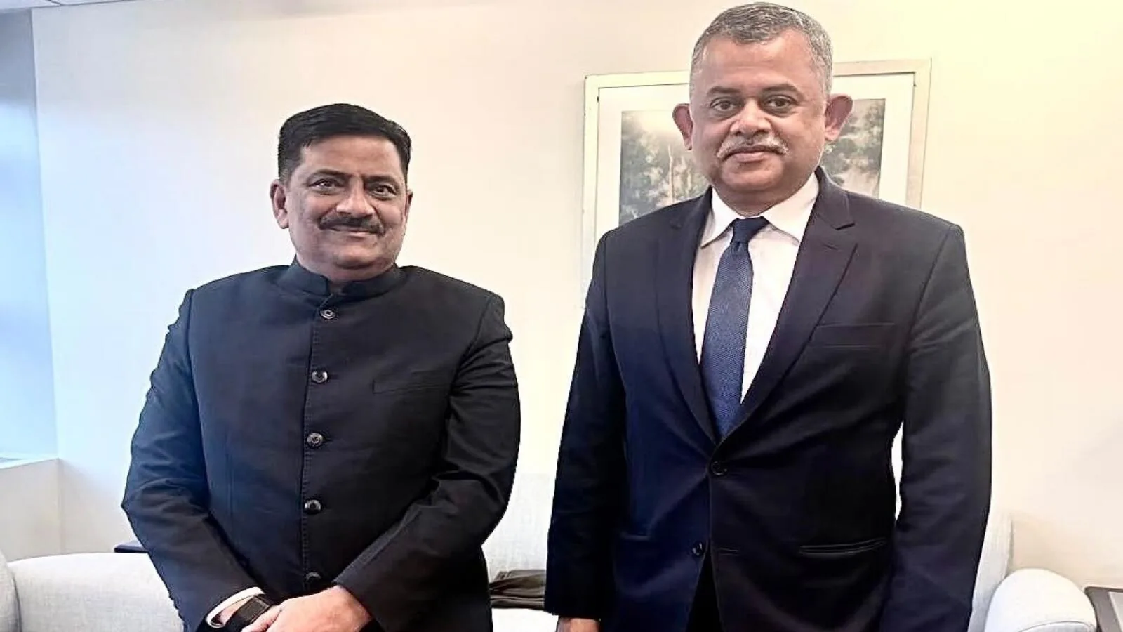 आर्थिक दृष्टि: अमेरिका में संजय झा ने वर्ल्ड बैंक के एग्जीक्यूटिव डायरेक्टर नीलकंठ मिश्रा से की मुलाकात