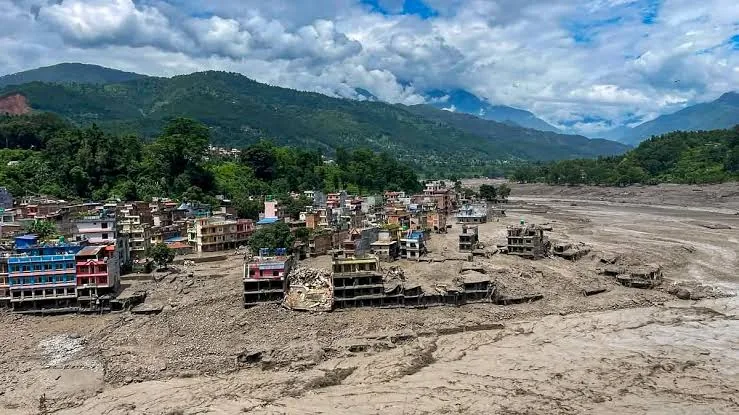 मौसम का संकट: नेपाल में बाढ़ के बीच पिघलती बर्फ और भारत-बांग्लादेश पर मंडराते खतरे के बीच उठे गंभीर सवाल