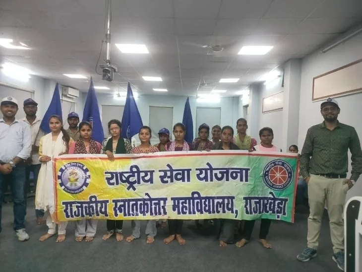युवाओं का संकल्प: राजाखेड़ा कॉलेज में राष्ट्रीय सेवा योजना दिवस पर निकाली गई विशेष जागरूकता रैली