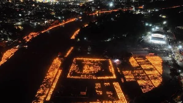 दीये का रिकॉर्ड: मध्य प्रदेश में तीन करोड़ पचपन लाख दीप प्रज्ज्वलित, उज्जैन में बना नया विश्व कीर्तिमान