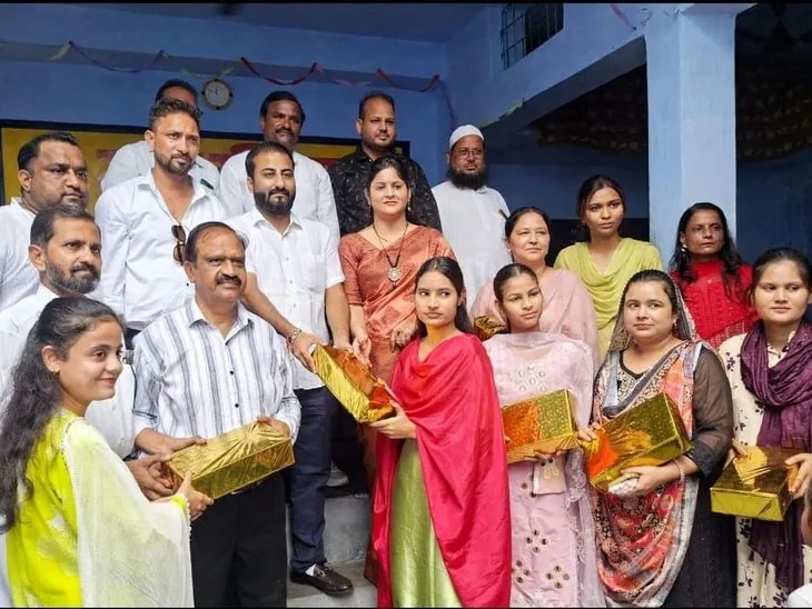 शैक्षिक संगोष्ठी और सम्मान समारोह: मदर इंडिया कॉन्वेंट स्कूल में झांसी एजुकेशनल एंड माइनॉरिटीज वेलफेयर सोसाइटी का आयोजन