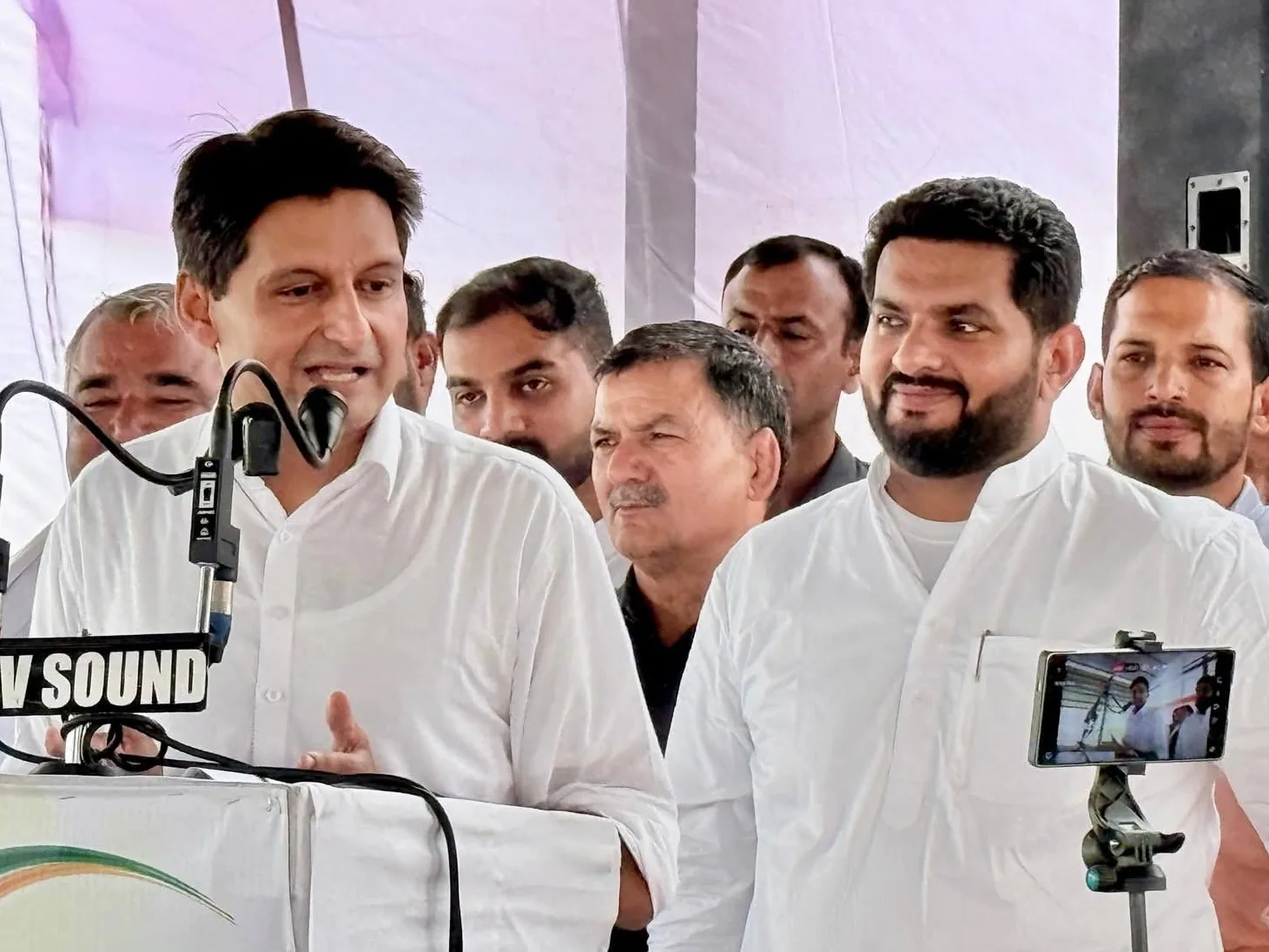 तीखा कटाक्ष: दीपेंद्र सिंह हुड्डा ने अभय चौटाला को दी नसीहत, बोले- खट्टर से इजाजत लेकर ऐलनाबाद पर ध्यान दें