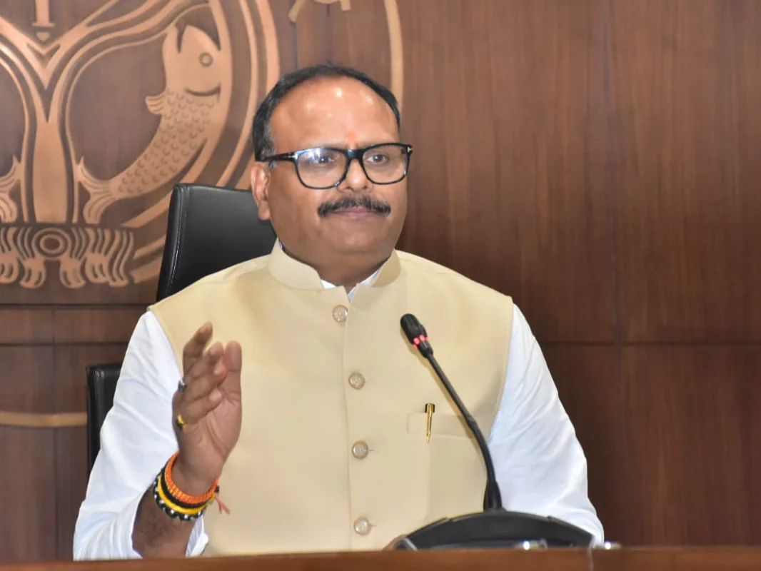 राजनीतिक घमासान: सरकारी नौकरियों के दावे पर उपमुख्यमंत्री की सलाह से विवाद