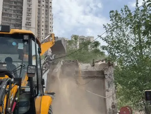 अवैध कब्जा प्रकरण: झांसी का अवैध मार्केट का मामला अब सीधे मुख्यमंत्री कार्यालय तक पहुंच गया है