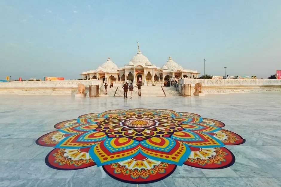 सांस्कृतिक उत्सव: सार्वजनिक स्थानों पर सजी आकर्षक रंगोलियां, विकसित भारत का संकल्प