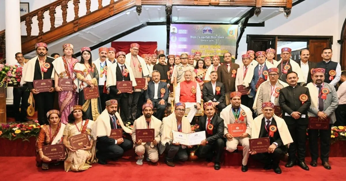 शिक्षक सम्मान: राज्यपाल ने 32 शिक्षकों को राज्य शिक्षक पुरस्कार से किया सम्मानित