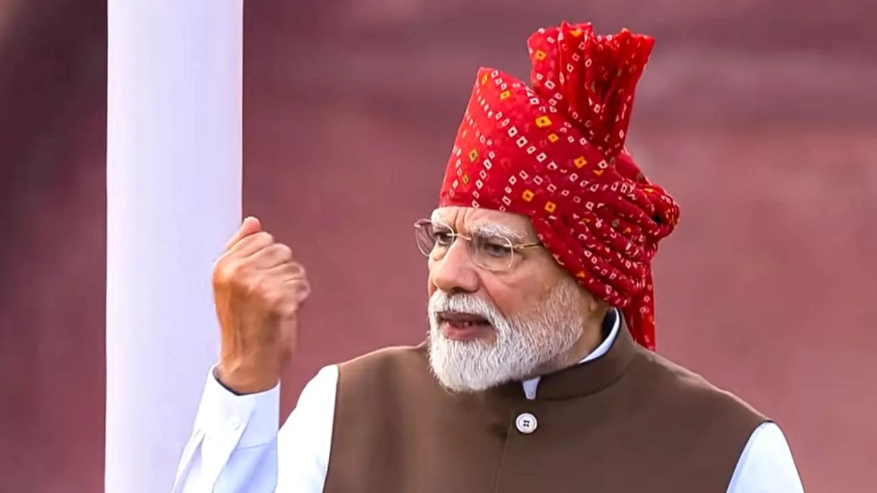 दिलचस्प मुलाकात: पीएम मोदी ने शिक्षकों से पूछा अच्छा वक्ता बनने का तरीका, शिक्षिका के उत्तर पर लगे ठहाके