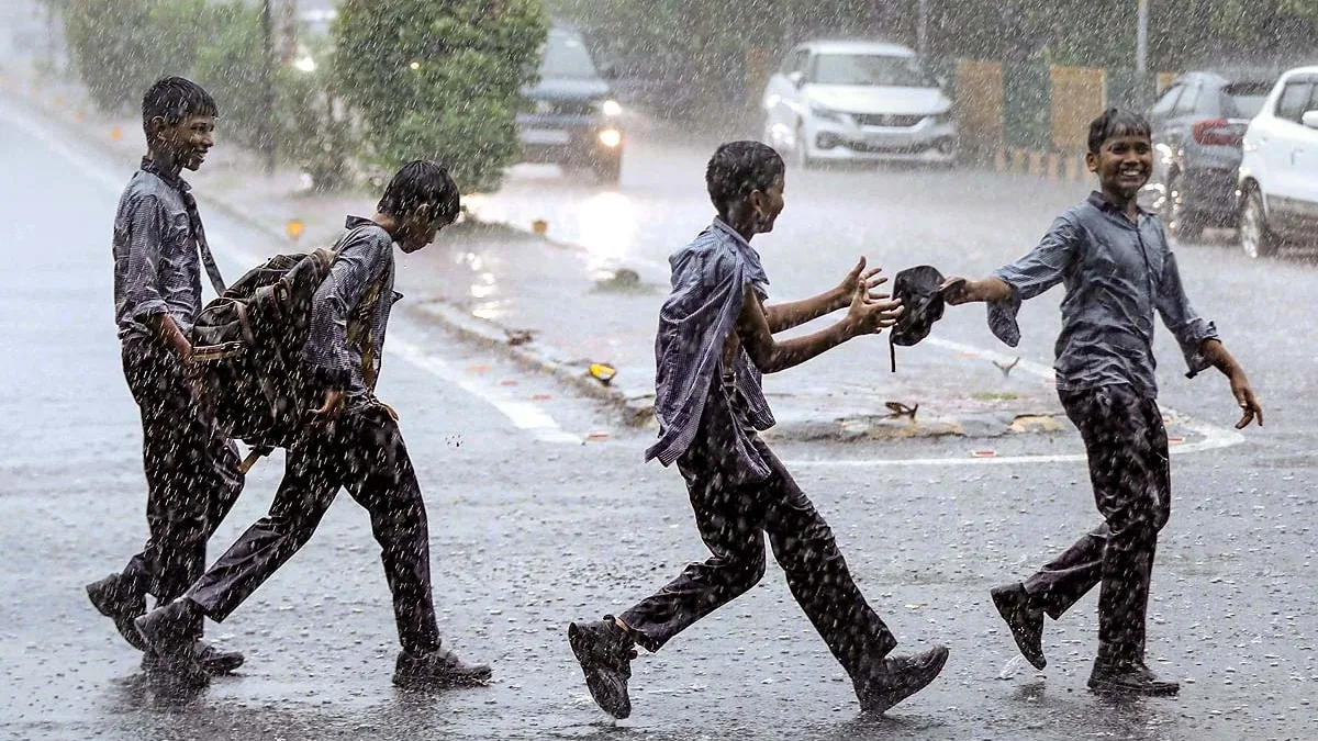 मौसम का प्रकोप: देश में 2.61 करोड़ बच्चों की पढ़ाई पर मंडरा रहा बड़ा संकट