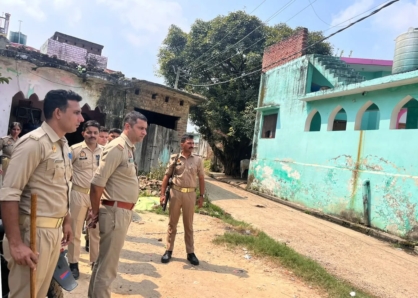 तनावपूर्ण घोषणा: मस्जिद में हनुमान चालीसा पाठ के ऐलान से बनखला छावनी में बदला