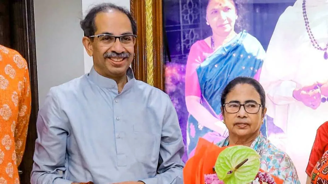 राजनीतिक हलचल: उद्धव ठाकरे के बाद अब ममता बनर्जी से मिल सकती हैं कनिमोझी
