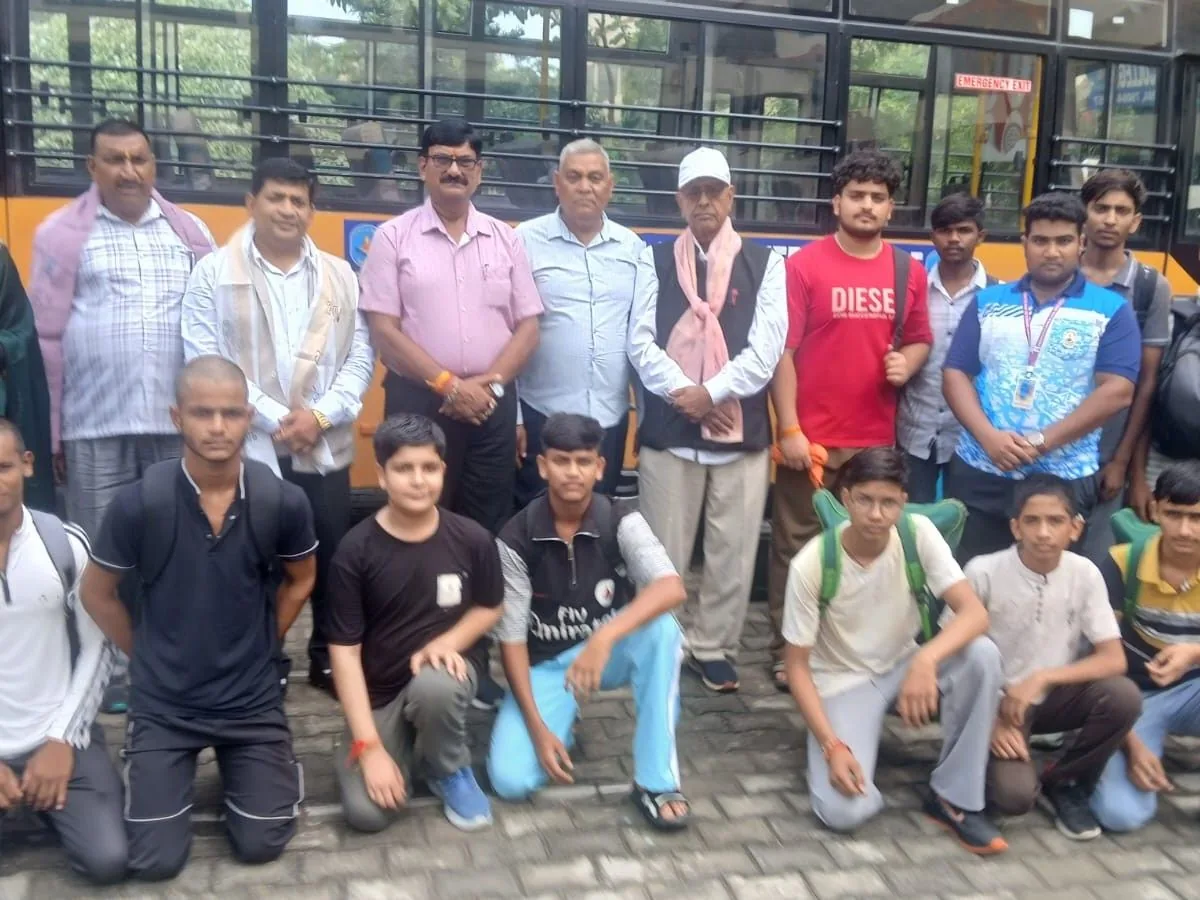 खिलाड़ियों का सफर: बुलंदशहर के 20 खिलाड़ी मुजफ्फरनगर के लिए हुए रवाना