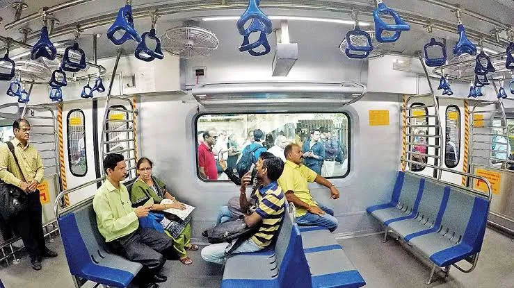 आधुनिक सफर: उत्तर प्रदेश में मुंबई की तर्ज पर चलेंगी वातानुकूलित लोकल ट्रेनें