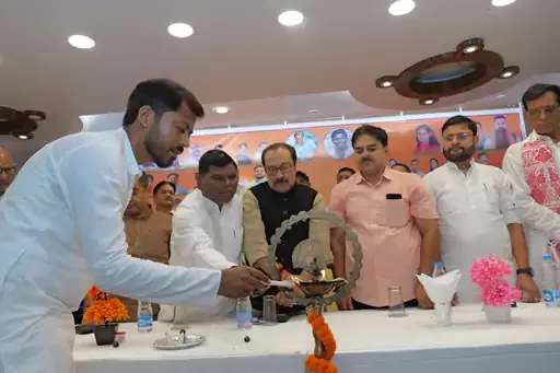 खेल सम्मान: नवादा में आयोजित भव्य समारोह में 300 खिलाड़ियों को किया गया सम्मानित