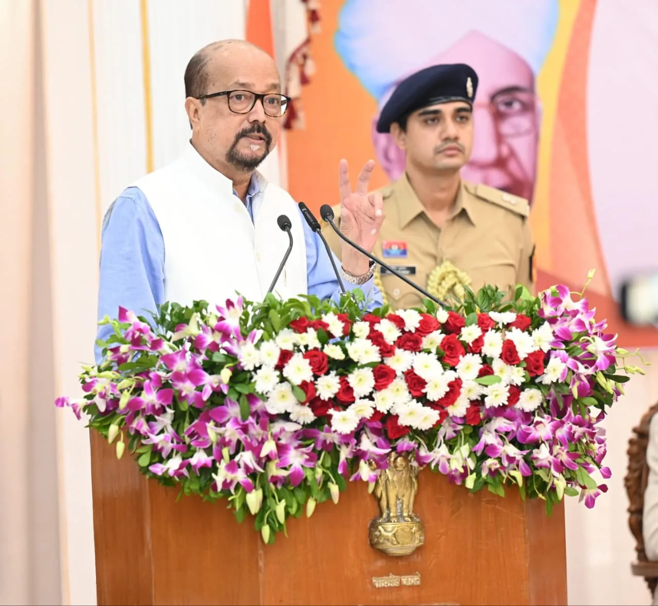 तकनीक का विवेक: एआई के इस दौर में विद्यार्थियों के मार्गदर्शक बनें शिक्षक, राज्यपाल डेका का निर्देश